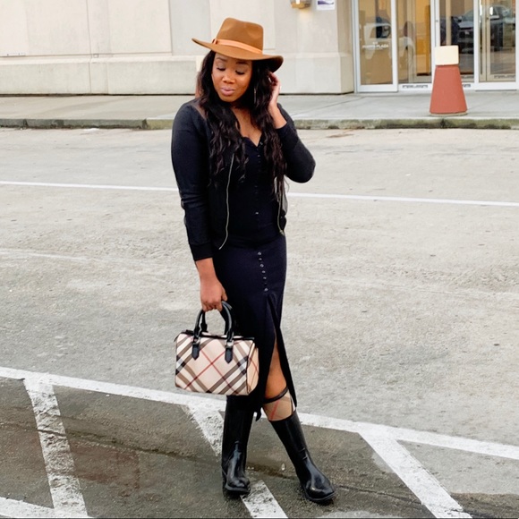 Meet your Posher, Miranda - Picture 1 of 2